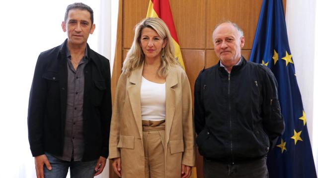 Foto del pasado mes de mayo con los secretarios generales de CCOO y UGT en Castilla y León, Vicente Andrés y Faustino Temprano, se reúnen con la vicepresidenta tercera y ministra de Trabajo y Economía Social, Yolanda Díaz, para abordar las acciones legales del Gobierno en defensa del SERLA