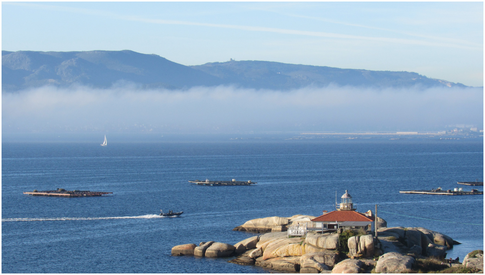 Ría de Arousa a la altura del Faro de Punta Cabalo. Foto: Shutterstock