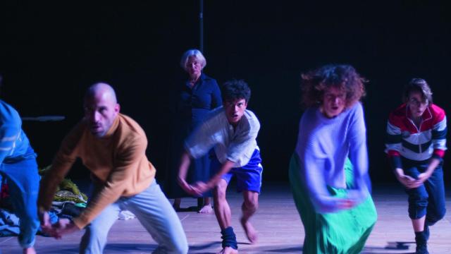 Les Impuxibles  mezclan teatro, danza y circo / Foto: Xavi Buxeda.