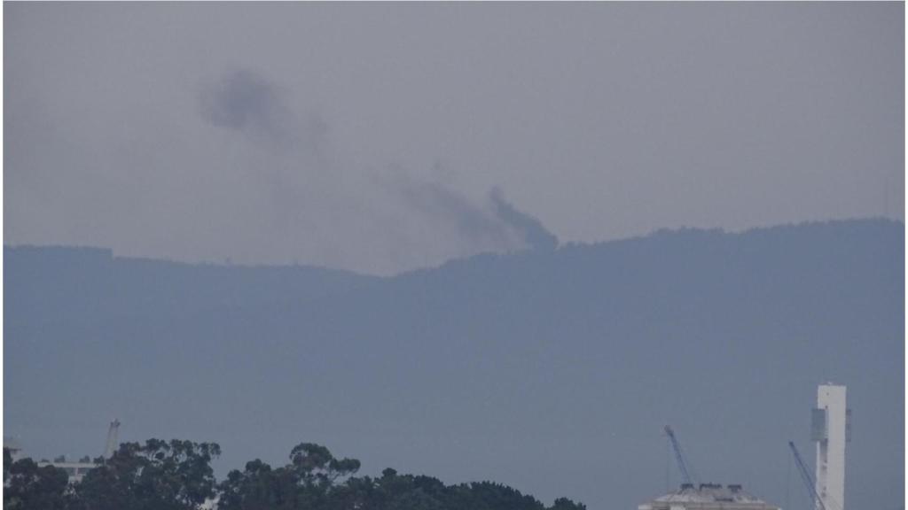 El humo del incendio declarado en Ferrol
