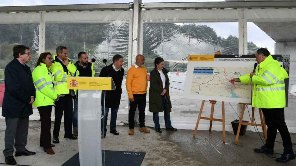 Visita a las obras del primer tramo de la A-57 el 27 de octubre de 2022.