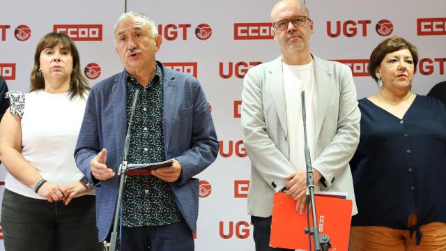 (I-D) La vicesecretaria general de UGT, Cristina Antoñanzas, los secretarios generales de UGT y CCOO, Pepe Álvarez y Unai Sordo, y la secretaria de Acción Sindical y Empleo de CCOO, Mari Cruz Vicente