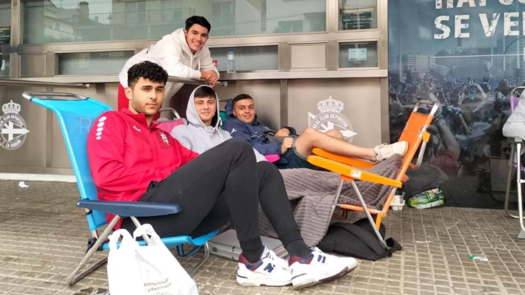 Damián y su grupo de amigos fueron los primeros en llegar