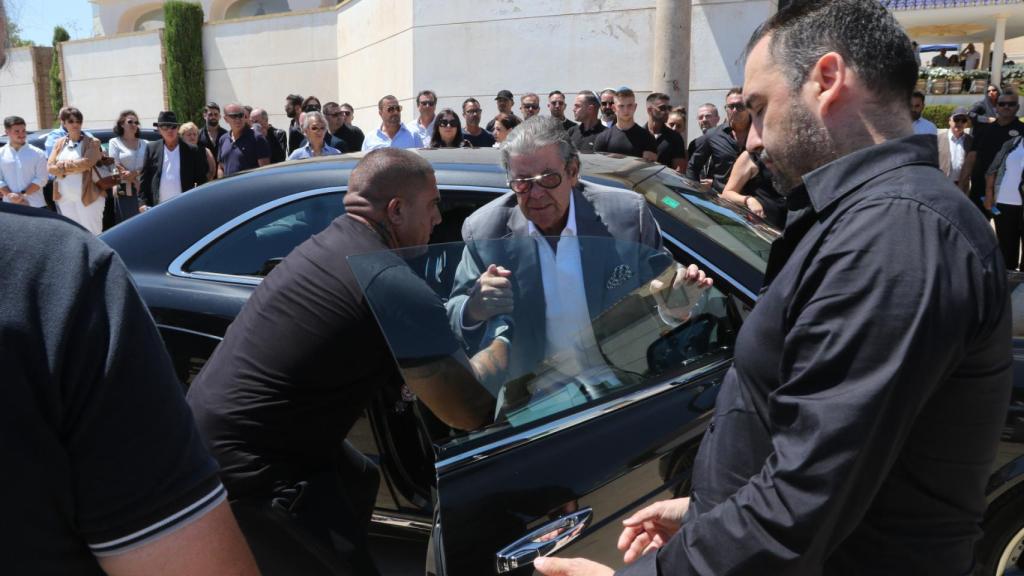 El viudo de Olivia Valere, el día de su funeral.