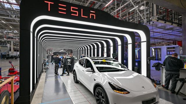 Línea de fabricación de Tesla en la nueva gigafactoría de Berlín.