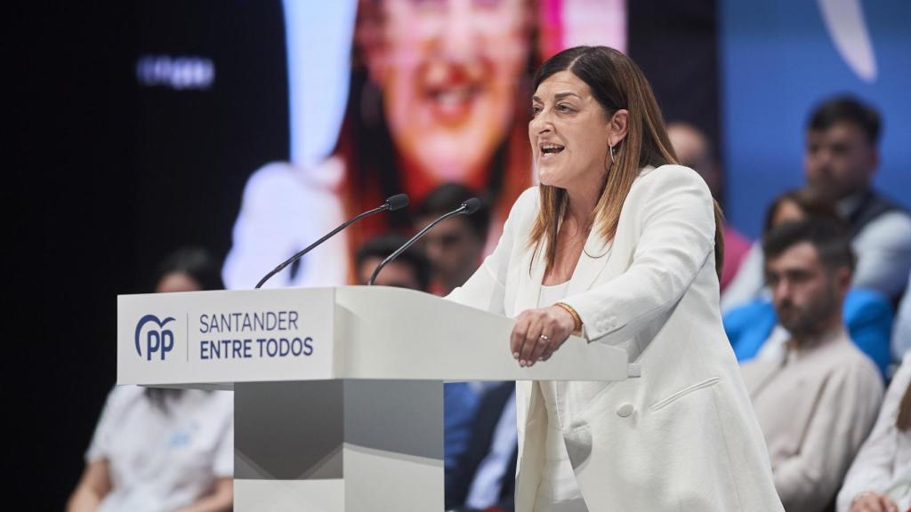 María José Sáenz de Buruaga, durante un mitin en Santander, el pasado 17 de mayo.