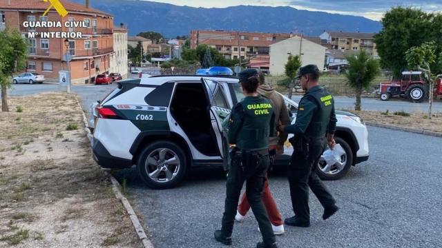 Momento de la detención por parte de la Guardia Civil