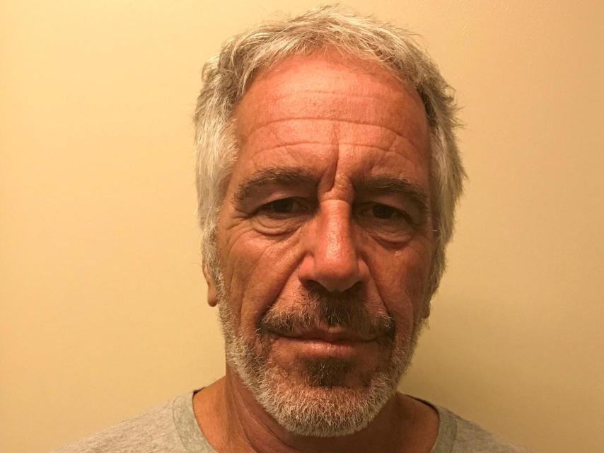 Jeffrey Epstein en una foto tomada para el registro de delincuentes sexuales de la División de Servicios de Justicia Criminal de Nueva York.