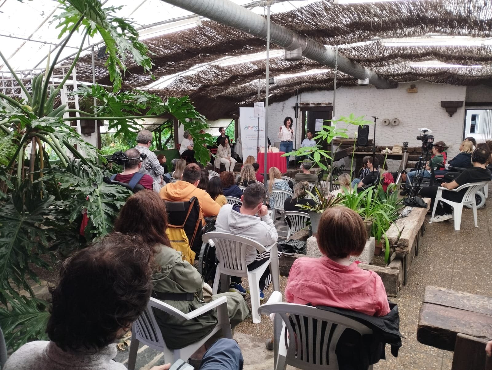 Elena Álvarez se dirige a los asistentes al encuentro sobre E.M. en Vigo de la semana pasada. (Cedida)