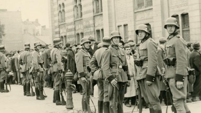 Los policías alemanes que escoltaron a los primeros prisioneros del campo. Foto: Museo de Auschwitz / Cortesía de Marek Tomaszewski