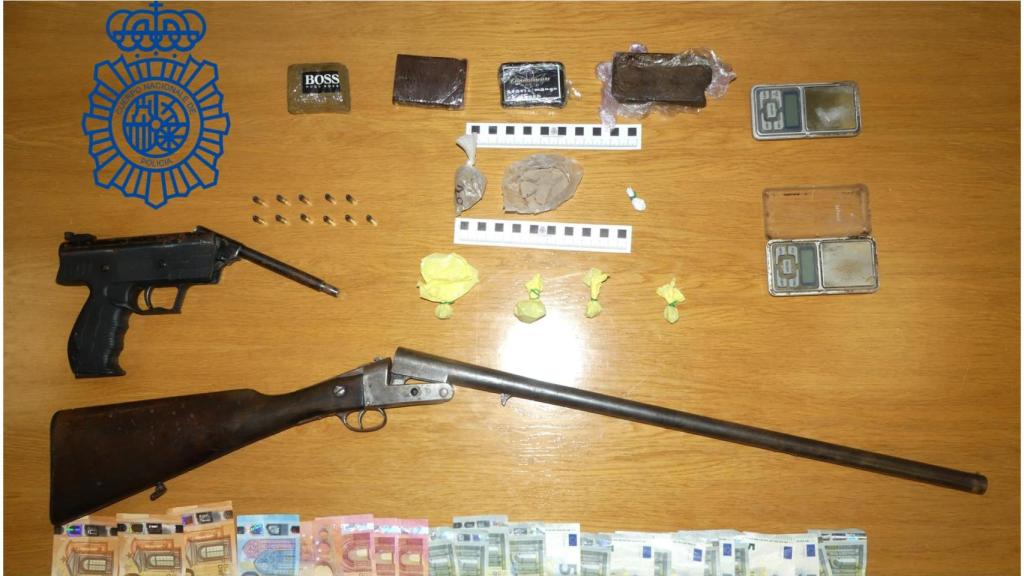 Material confiscado durante el operativo