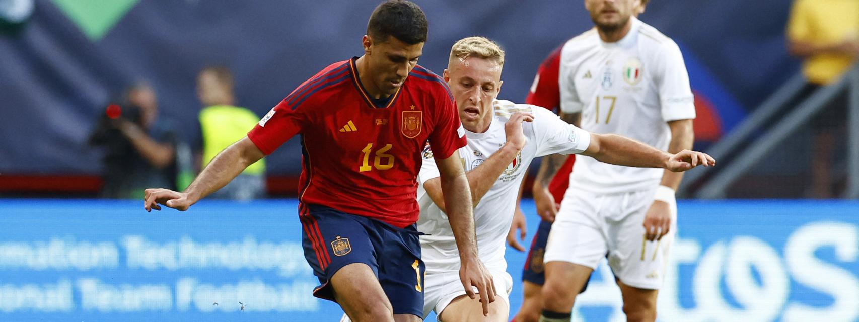 Rodri y Fratessi en el España - Italia de semifinales de la Nations League