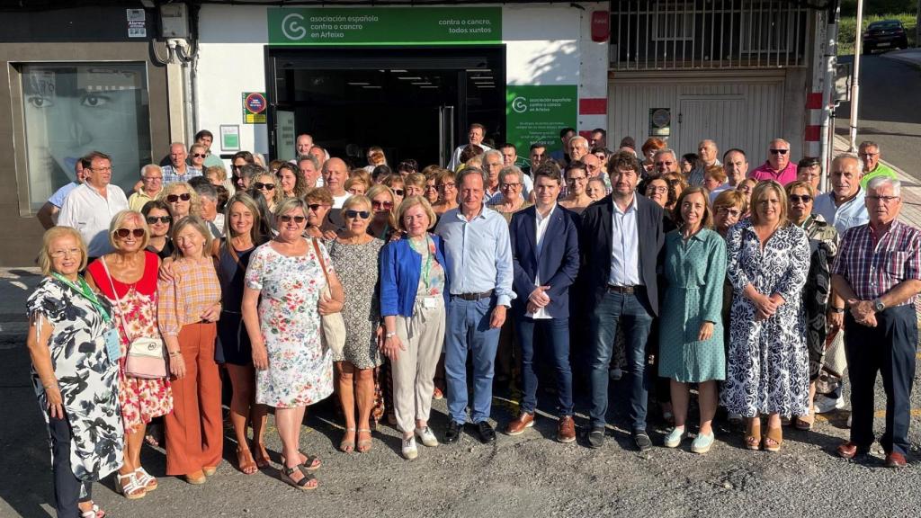 Inauguración de la sede de la AECC en Arteixo.