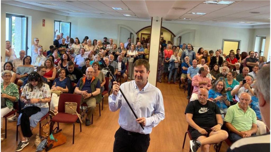 Benito Portela toma el bastón de mando.