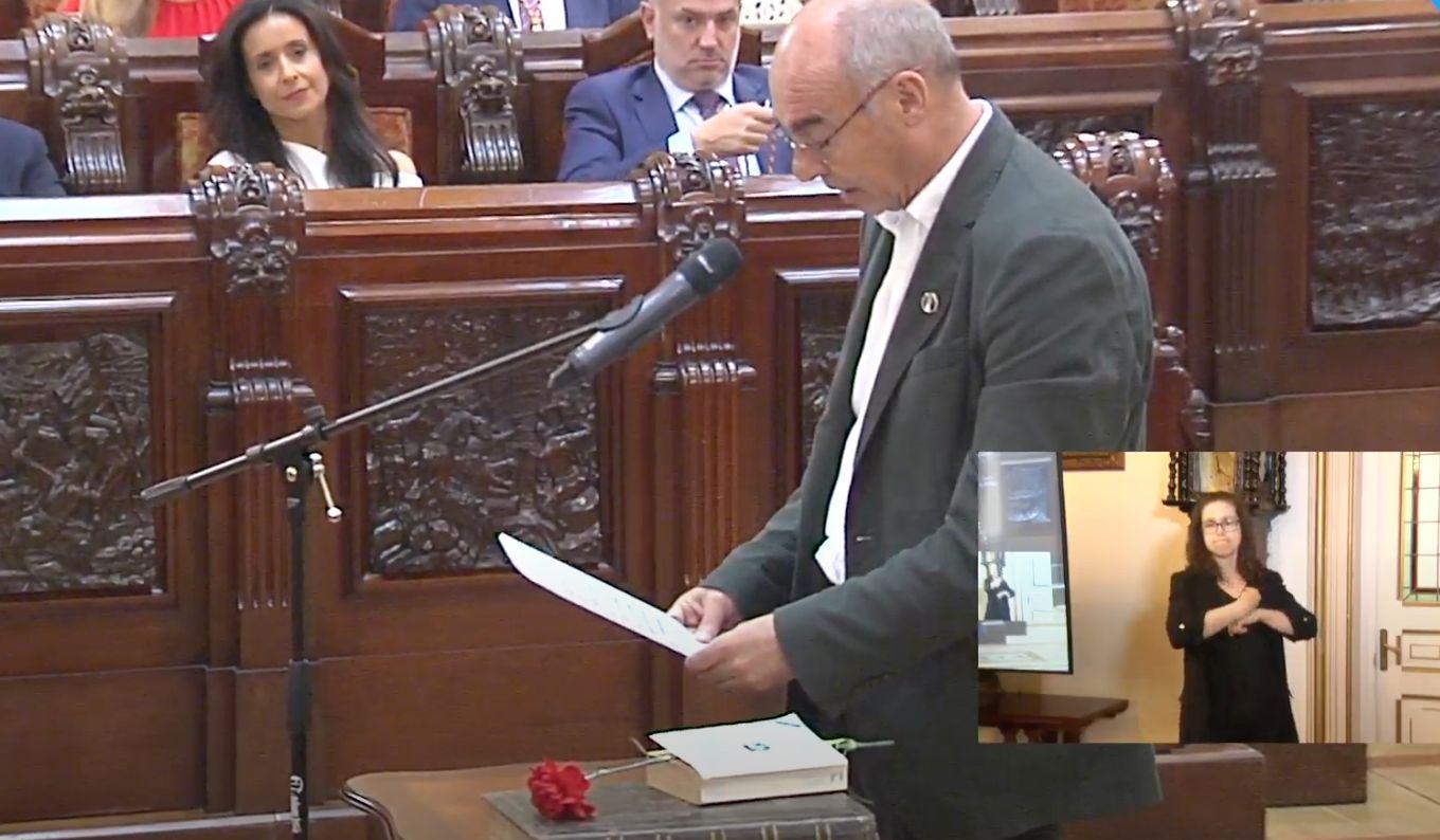 El líder del BNG, Francisco Jorquera, durante el juramento