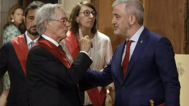 Xavier Trias saluda a Jaume Collboni.