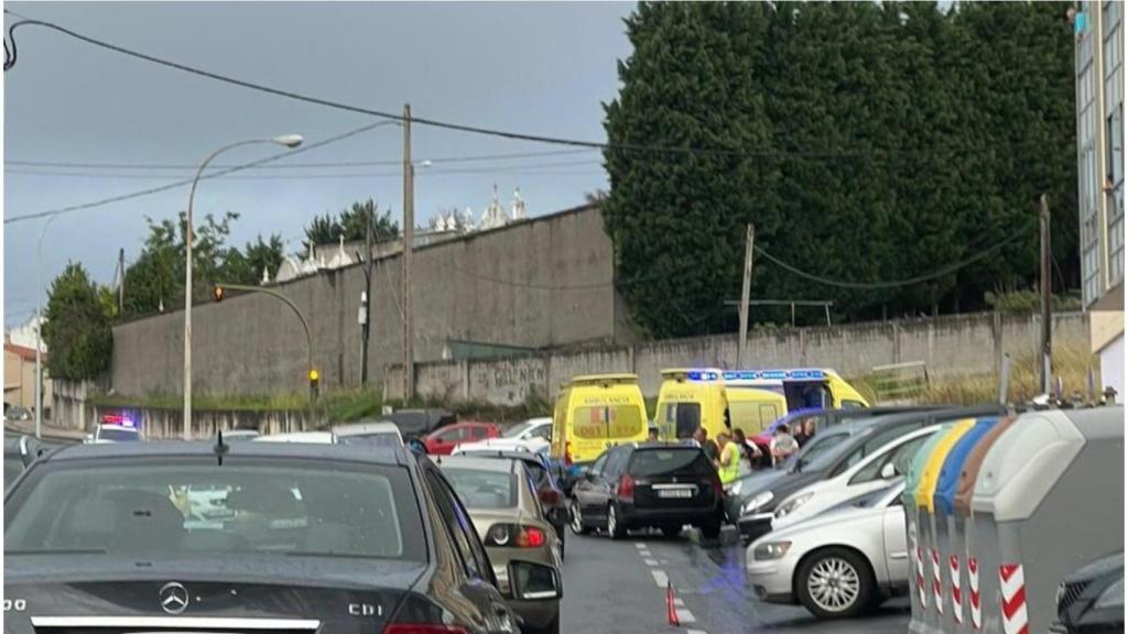 Intervención de los servicios de emergencias tras el accidente en Arteixo