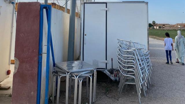 El niño, de 12 años, recibió la descarga eléctrica entre la farola y el puesto de las salchipapas del recinto ferial de las Fiestas de San Juan en El Albujón.