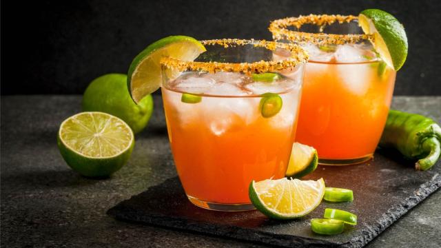 Cómo hacer una michelada mexicana, un cóctel con cerveza que sabe a verano