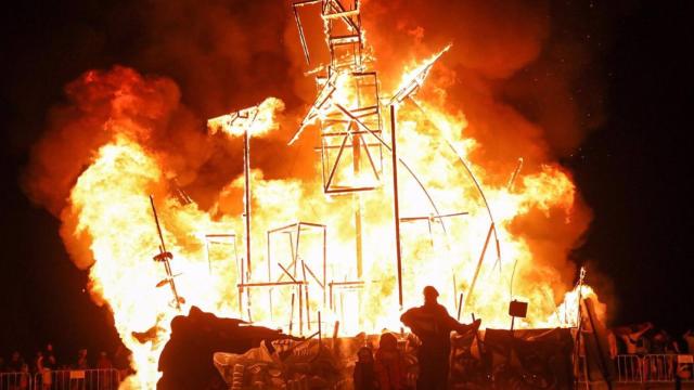 Quema de júa en la Noche de San Juan en Málaga capital en una imagen de archivo,