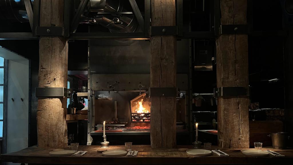 La parrilla es el elemento central de Los 33