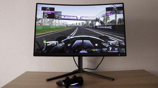 Un videojuego de Fórmula 1 en el Philips Evnia.