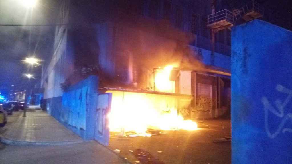 Incendio de una nave en la calle Jacinto Benavente.
