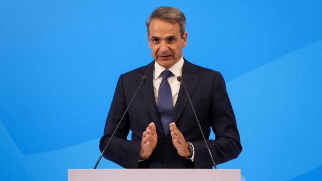 El líder del partido conservador Nueva Democracia, Kyriakos Mitsotakis,  en unas declaraciones en la sede del partido, después de las elecciones generales.