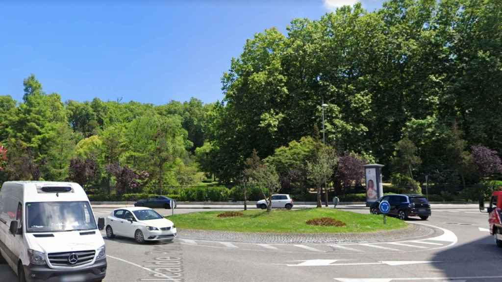 Rotonda entre la avenida Alcalde Portanet y Castrelos, en Vigo.