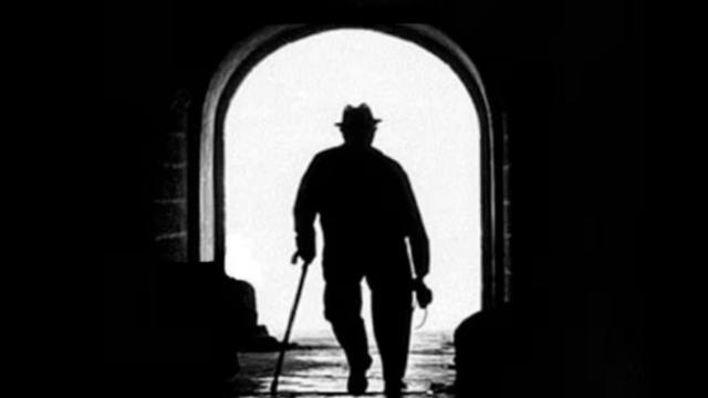 ¿Crees que este hombre se va o está volviendo?