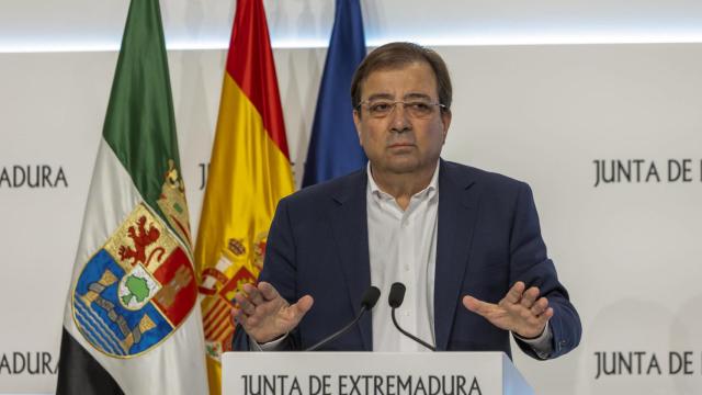 El presidente en funciones de la Junta de Extremadura, Guillermo Fernández Vara, en rueda de prensa tras la reunión del Consejo de Gobierno