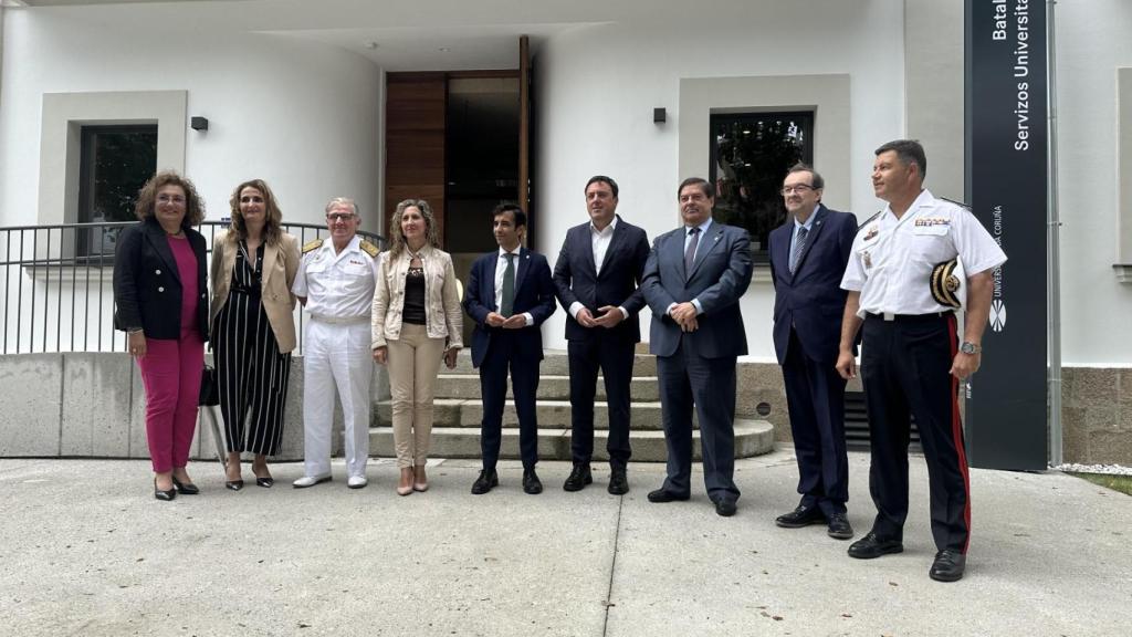 Autoridades presentes en la inauguración