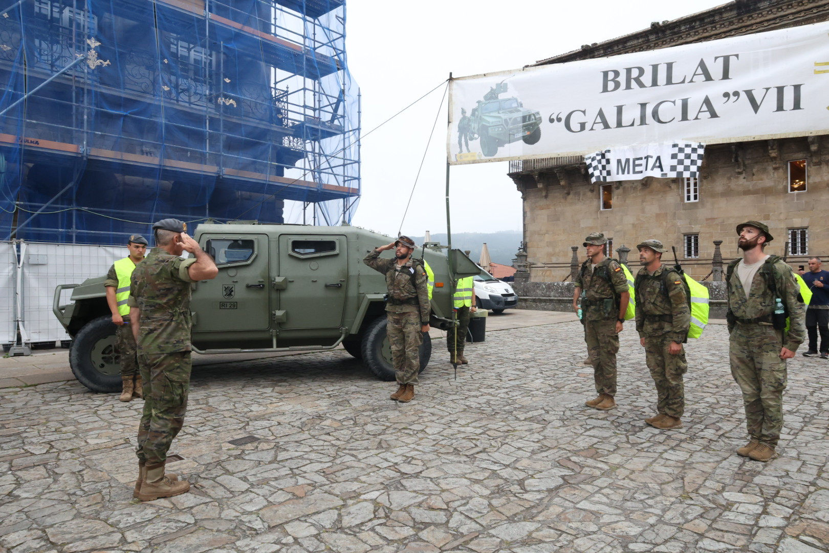 Llegada de una de las patrullas a la Plaza del Obradoiro de Santiago. Fotos: Ejército de Tierra