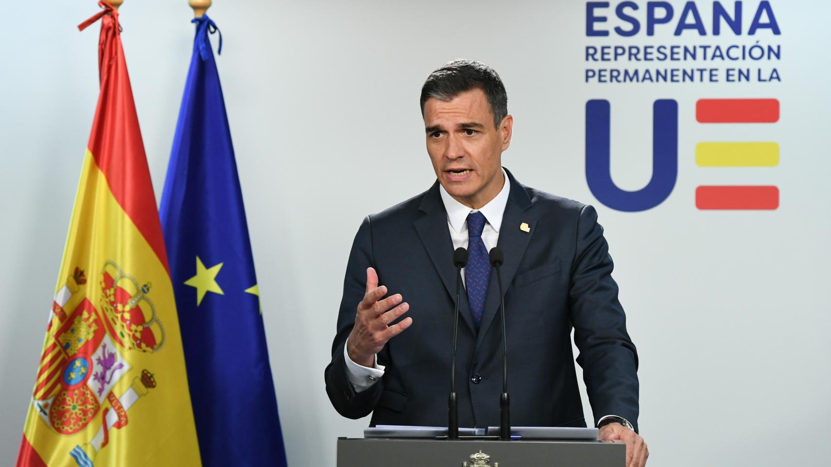 El presidente del Gobierno, Pedro Sánchez, durante la rueda de prensa en Bruselas que ha sido objeto de sanción por la Junta Electoral Central./
