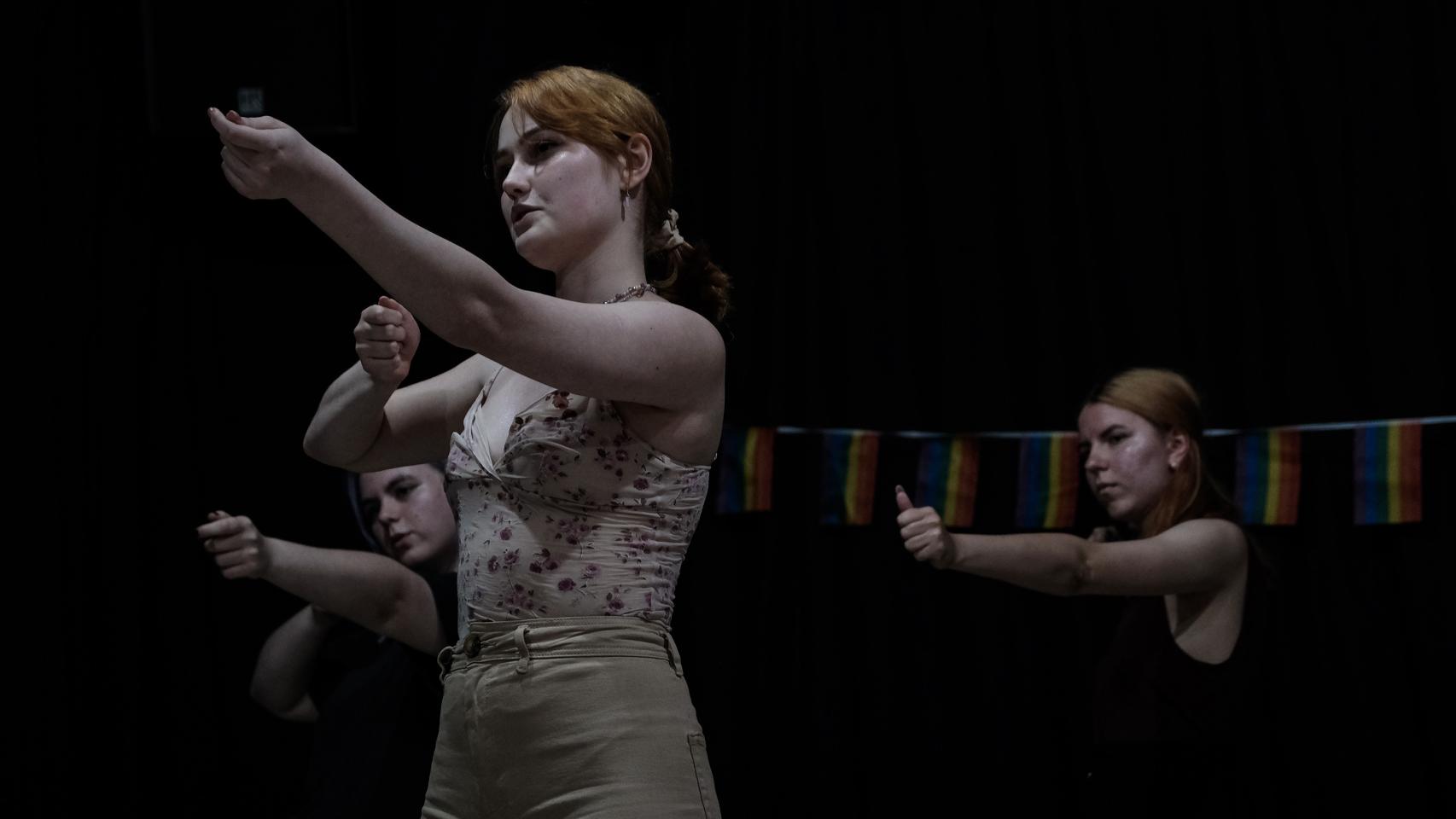 Una de las performance que se realizaron en Járkov, a puerta cerrada, coincidiendo con el Día del Orgullo.
