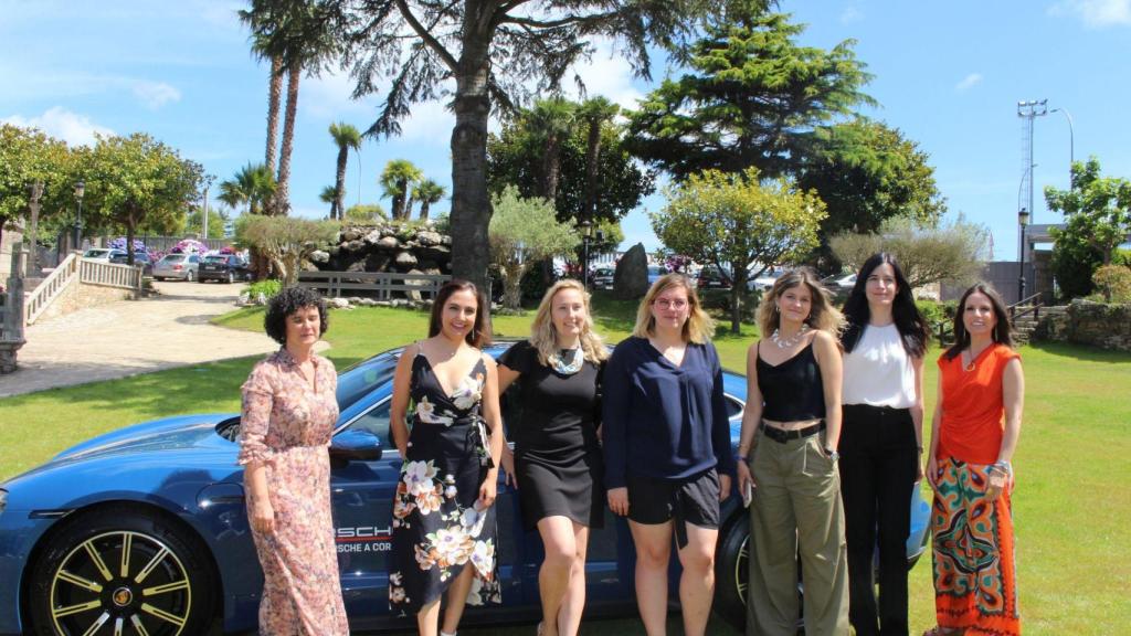 Ponentes del WiDS Coruña, una iniciativa de la Universidad de Stanford, junto a su embajadora Cristina Gil