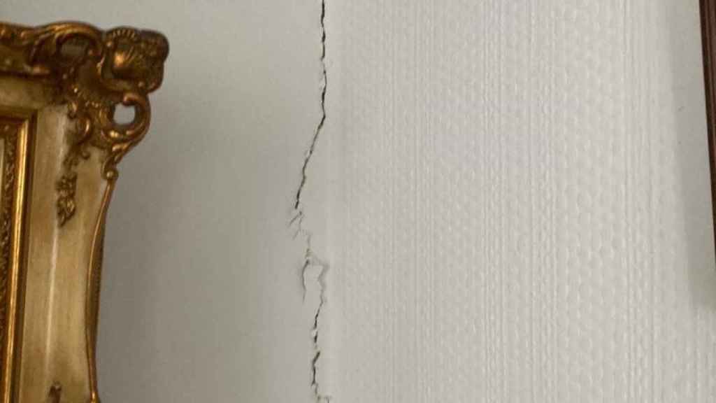 Las quiebras son frecuentes en todo el inmueble.