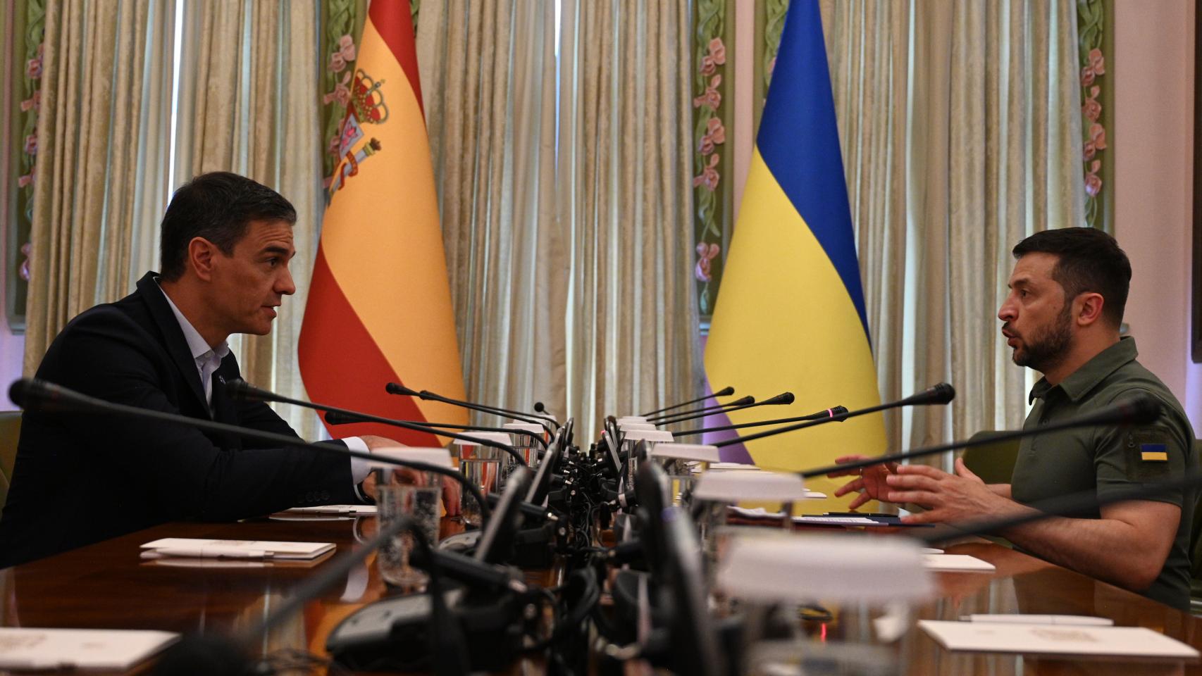 Pedro Sánchez y Volodímir Zelenski