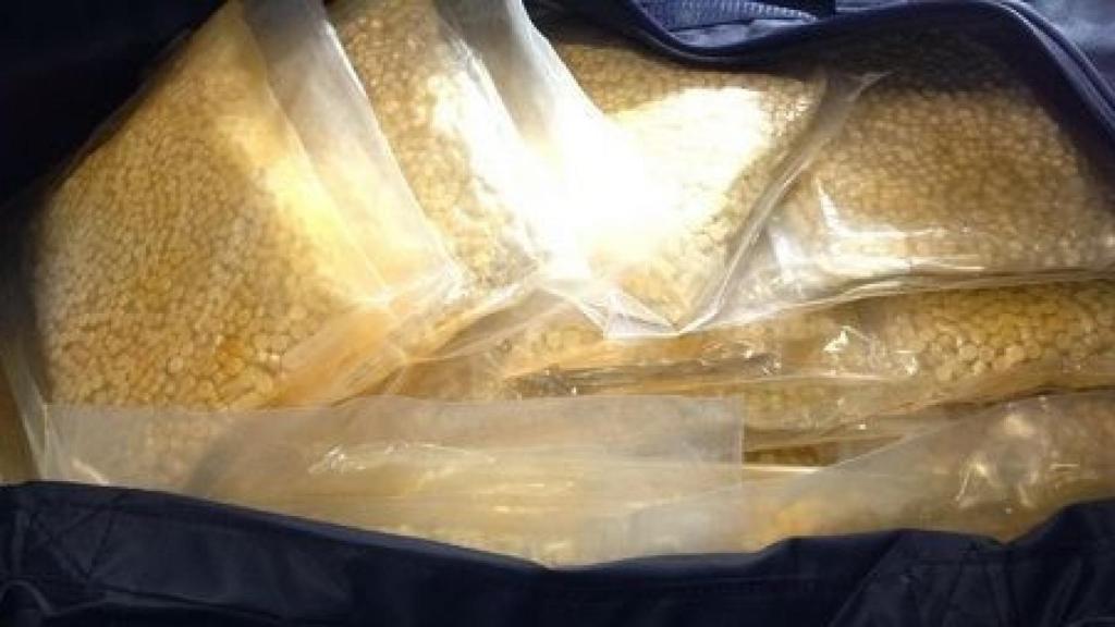 Imagen de archivo de varias bolsas con miles de pastillas de éxtasis.