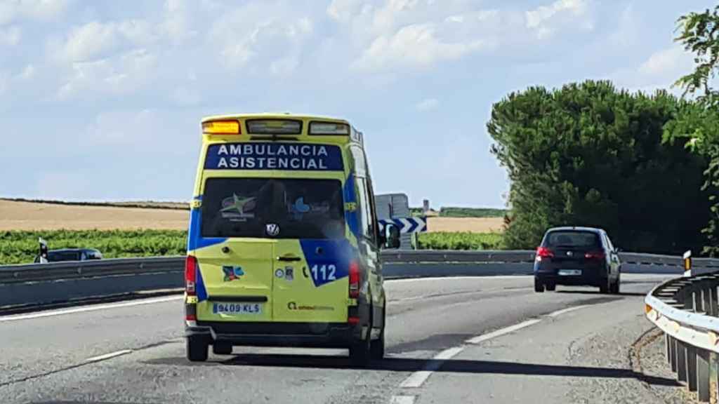 Ambulancia del 112 en carretera