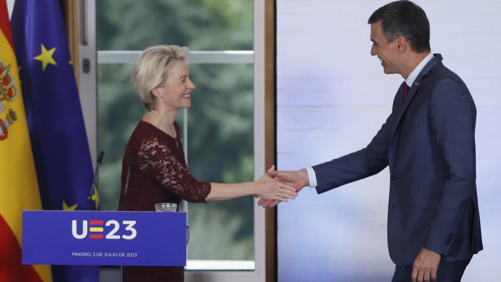 El presidente del gobierno, Pedro Sánchez, y la presidenta de la Comisión Europea, Ursula Von der Leyen, este lunes en Madrid.