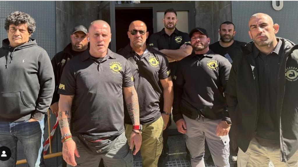 Dani Esteve, líder de Desokupa, junto a sus lugartenientes