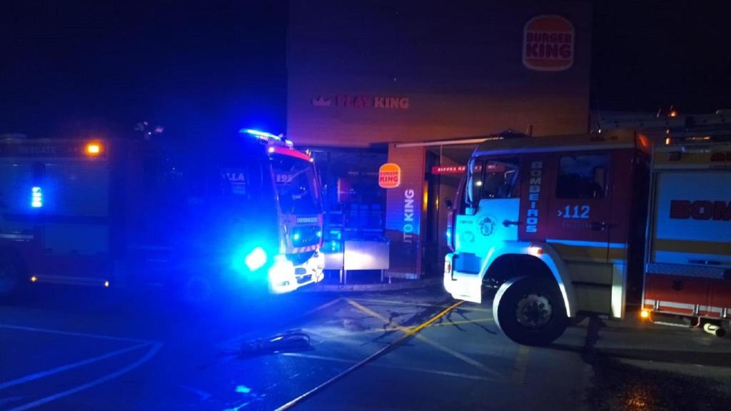 Un pequeño incendio en la campana extractora del Burger King de Perillo, en Oleiros (A Coruña)