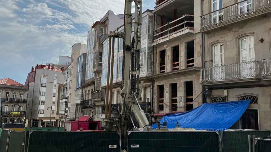 Imagen de la maquinaria en Elduayen, tomada esta mañana.