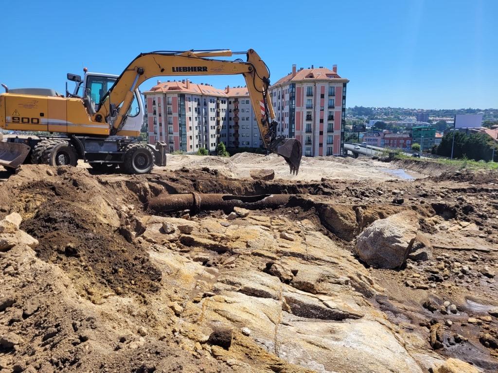 Tubeía rota en A Ponte Pasaxe (Emalcsa).