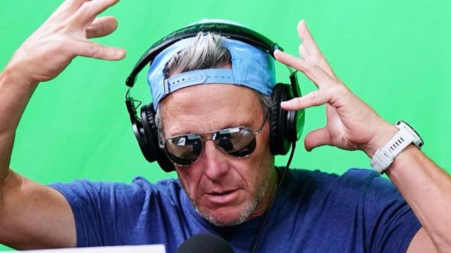 Lance Armstrong durante un programa de radio