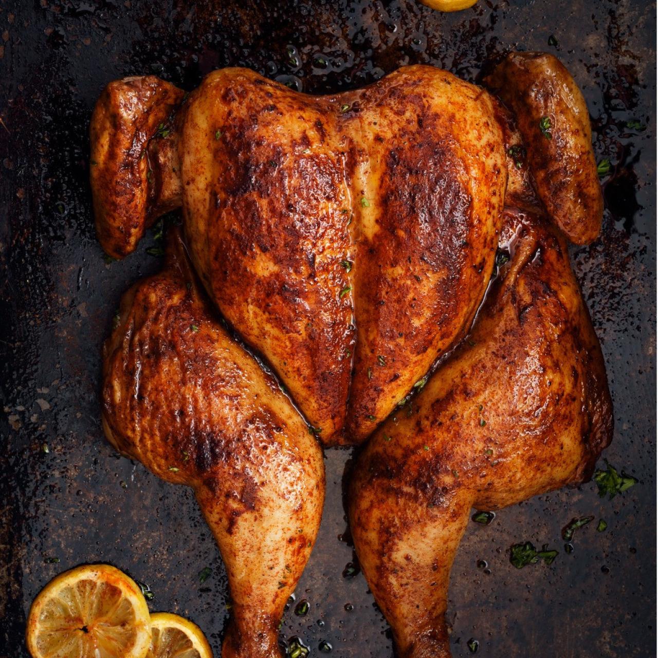 Pollo asado abierto en mariposa