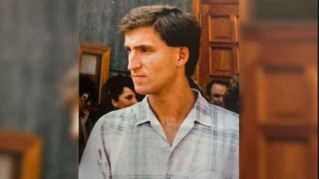 Alberto Núñez Feijóo al acabar el instituto en Orense, justo antes de empezar Derecho en la USC.