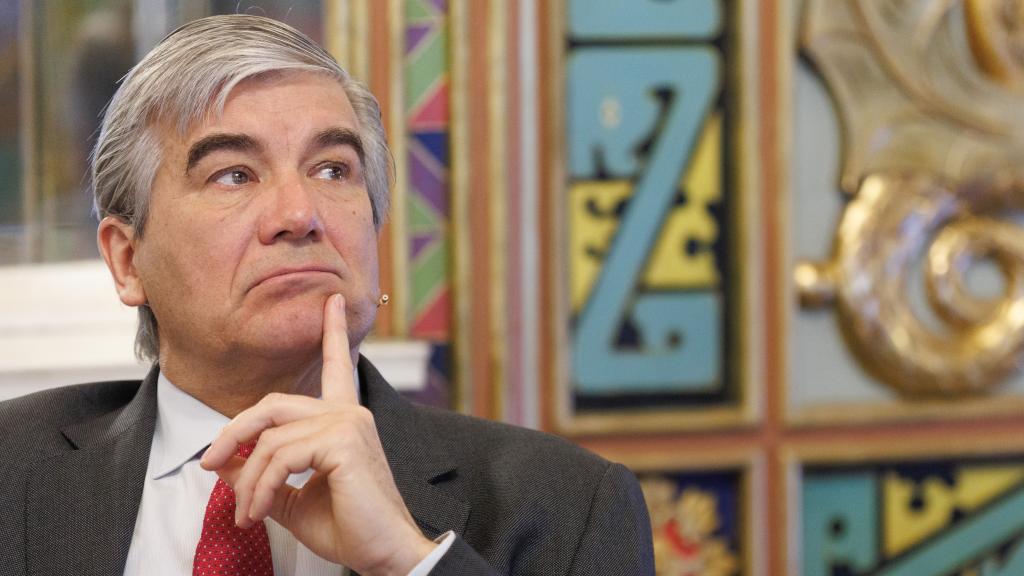 El presidente de Naturgy, Francisco Reynés, interviene en el encuentro ‘El trilema de la energía’, en el Palacio de Santoña (Madrid).