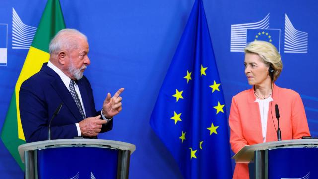 Lula da Silva junto a Ursula Von der Leyen en la reunión UE-Mercosur en Bruselas el pasado 17 de julio de 2023 (Reuters).